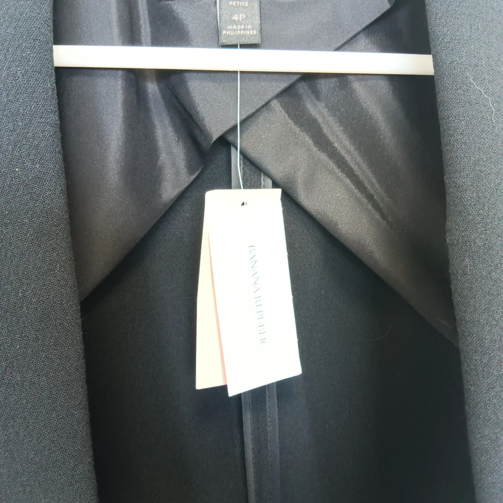 CLEARANCE SALE!!  Banana Republic Women's Elegant Black Blazer - Picture 12 of 12